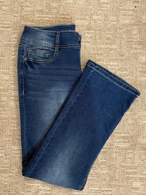 Wallflower Lucious Curvy Classic Dark Blue Women’s Jeans - size 9